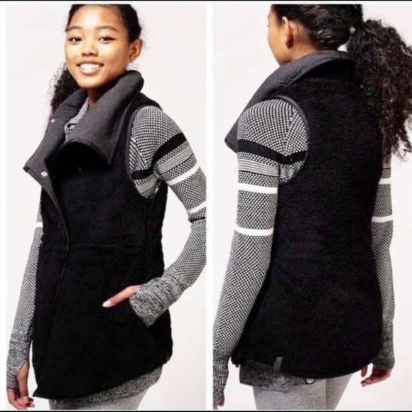 Ivivva by Lululemon girl’s reversible fuzzy vest - Picture 3 of 15